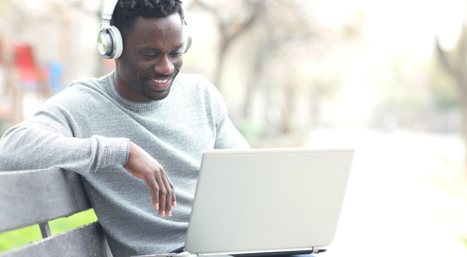 Personen in einer interaktiven Lernsitzung